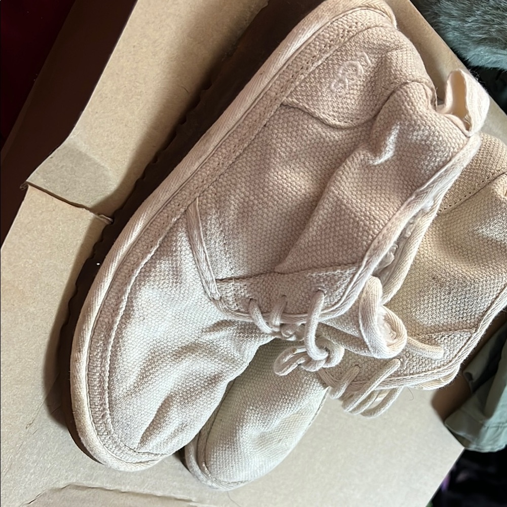 UGG Textured Cream High-Top Shoes asis
